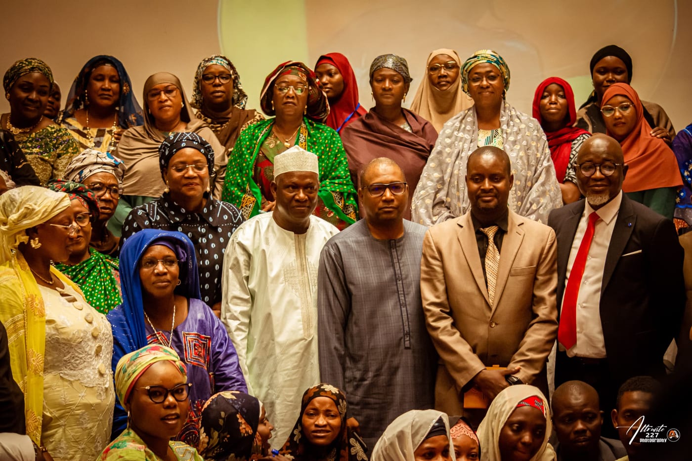Membres et partenaires d'AWIP Niger réunis pour une photo de groupe
